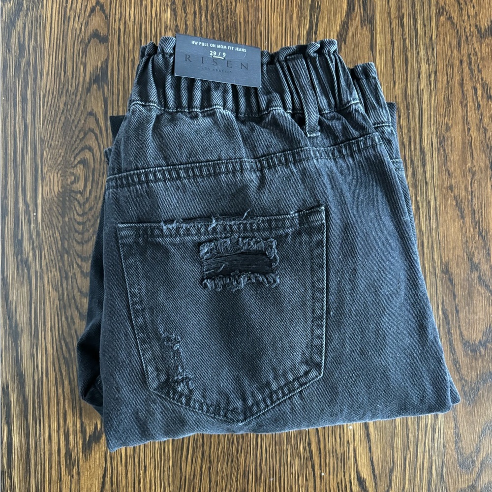 NWT Size 9/29 ( these fit more like a 7) black paper bag waist Risen brand